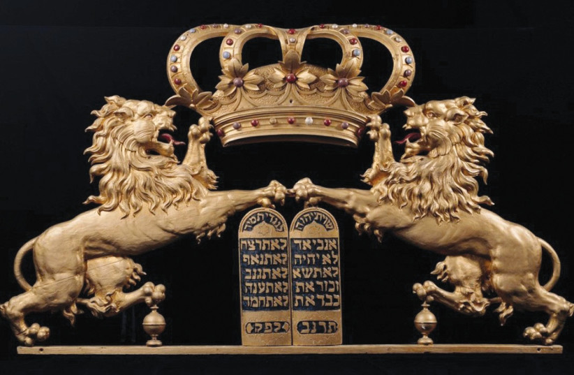  Decalogue, Lions, and Large Crown 1882, featuring Cherubim on the Ark’s cover.  (photo credit: Folkartmuseum.org)