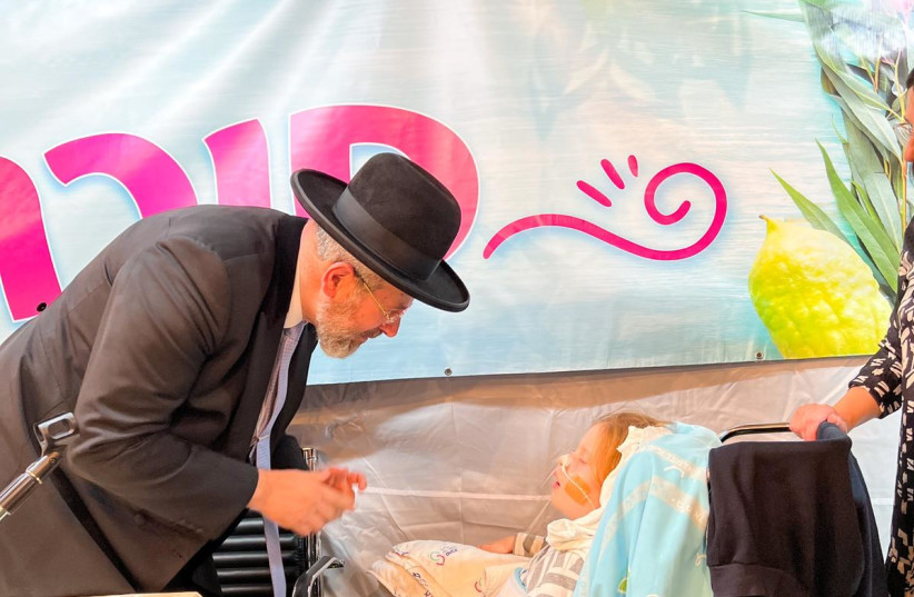  A Simchat Beit HaShuava event took place in the Sukkah of the "Rahashei Lev"(heart murmurs) organization at the Sheba Hospital in Tel Hashomer, in which children with cancer participated in songs and dances, together with the Chief Rabbi of Israel David Lau (photo credit: RACHASHEI LEV)