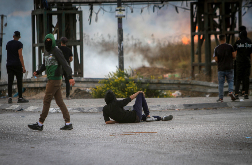  Palestinian protesters clash with Israeli security forces during a protest at the Hawara checkpoint, south of the West Bank city of Nablus, October 14, 2022 (credit: NASSER ISHTAYEH/FLASH90)
