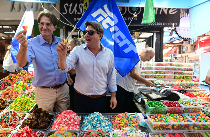  Likud party member Boaz Bismuth and Likud MK Ofir Akunis seen during election campaign tour, at Hacarmel market in Tel Aviv on October 6, 2022.  (credit: TOMER NEUBERG/FLASH90)