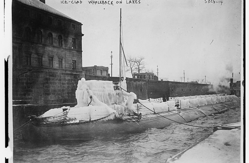  Ice-clad whaleback on lakes, 1900. (photo credit: WIKIMEDIA COMMONS/BAIN NEWS SERVICE)