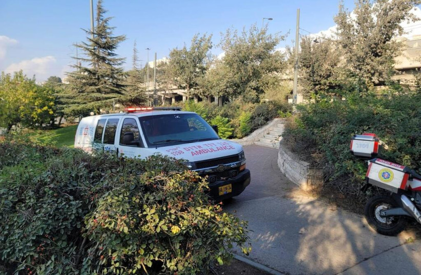  MDA teams arrive to treat stabbing victim in Jerusalem (photo credit: MDA SPOKESPERSON)
