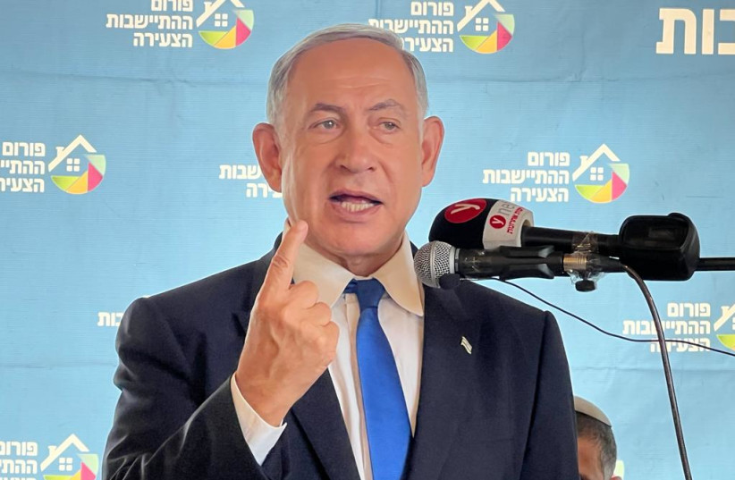 Israeli opposition leader Benjamin Netanyahu is seen speaking at the Givat Harel outpost in the West Bank just days before the elections, on October 26, 2022. (credit: TOVAH LAZAROFF)