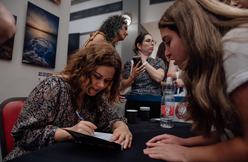  Israeli romance genre fans meet Cora Reilly at Beit Ziona America.. (credit: Maria Troinker)