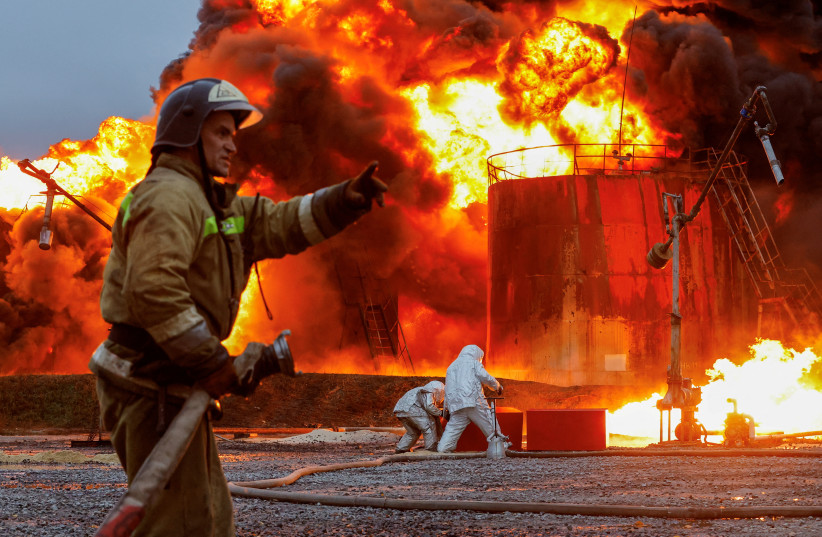  A firefighter works to extinguish fire following recent shelling at an oil storage in the course of Russia-Ukraine conflict in the town of Shakhtarsk (Shakhtyorsk) near Donetsk, Russian-controlled Ukraine, October 27, 2022.  (credit: REUTERS/ALEXANDER ERMOCHENKO)
