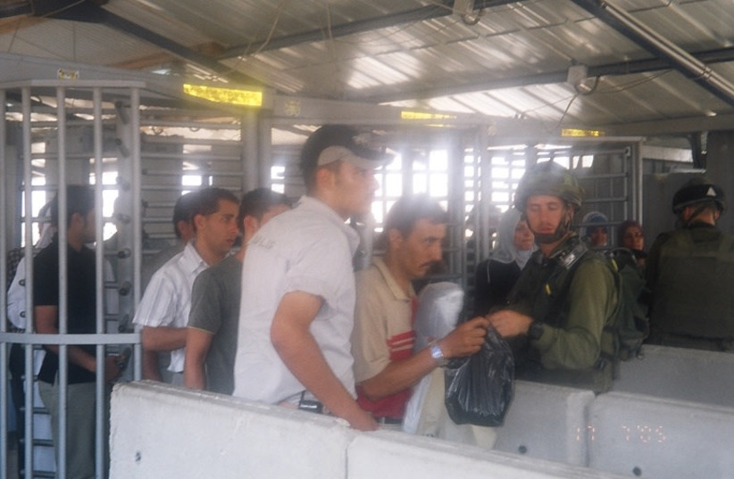 IDF checkpoint in Huwara (credit: AVIADOS/CC BY 3.0 (https://creativecommons.org/licenses/by/3.0)/VIA WIKIMEDIA COMMONS)