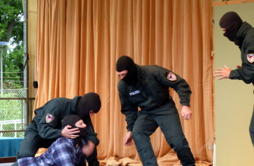 Arrest presentation of the BKA MEK (photo credit: FLOPHILA88/CC BY-SA 3.0 (https://creativecommons.org/licenses/by-sa/3.0)/VIA WIKIMEDIA COMMONS)