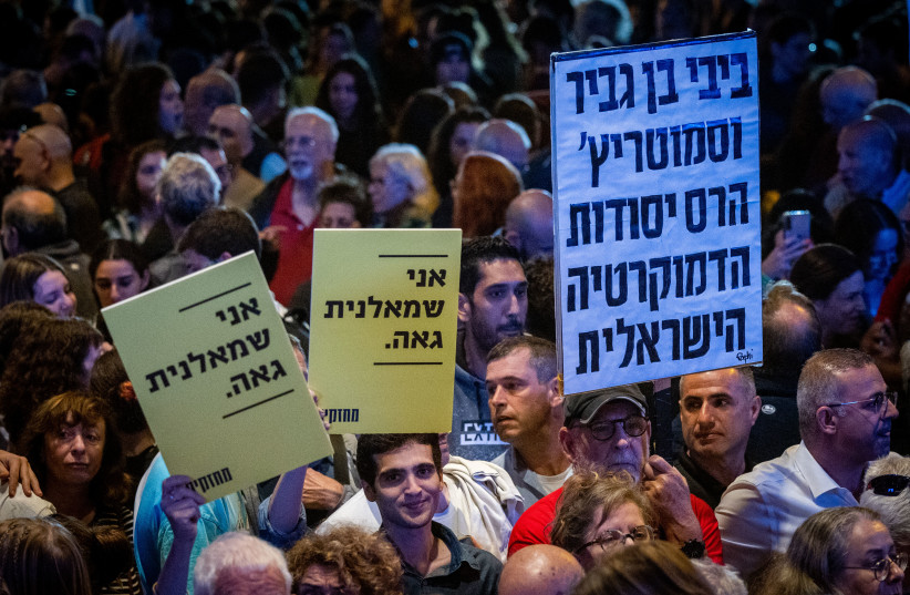 Israelis attend a memorial ceremony for late Prime Minister Yitzhak Rabin, in Zion Square, Jerusalem, October 29, 2022. The large sign reads ''Bibi, Ben-Gvir and Smotrich are destroying the foundations of Israeli democracy.'' (credit: YONATAN SINDEL/FLASH90)