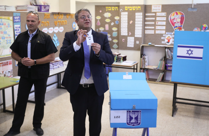  Otzma Yehudit MK Itamar Ben-Gvir casts his vote at a voting station in Kiryat Arba, during the Israeli general elections, November 1, 2022.  (credit: NOAM REVKIN FENTON/FLASH90)
