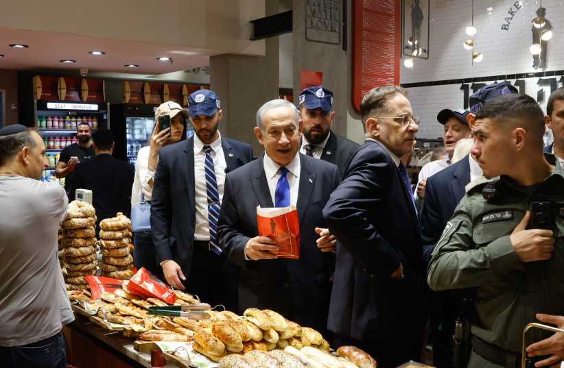  Likud head and opposition leader Benjamin Netanyahu seen during a visit at the Malha shopping mall in Jerusalem, on November 1, 2022, as part of his campaign in the Israeli general elections. (photo credit: OLIVIER FITOUSSI/FLASH90)