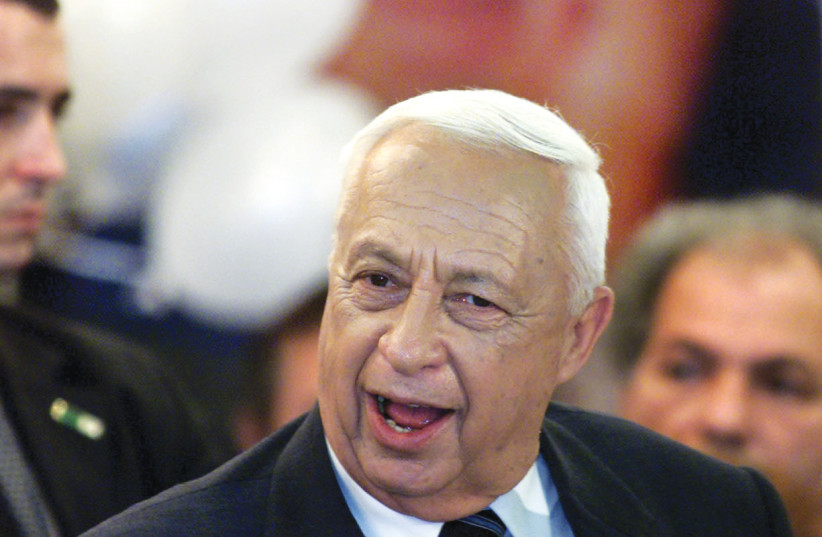 LIKUD LEADER Ariel Sharon speaks to Russian-Israeli immigrants from the former Soviet Union, in Ashkelon, 2001. (photo credit: REUTERS)