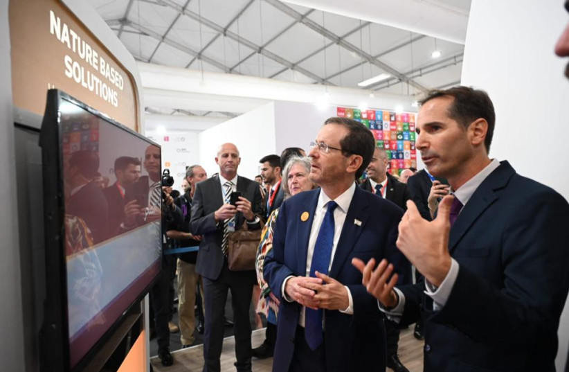  Israel's President Isaac Herzog at the Israeli pavilion at the COP27 conference, November 7, 2022. (credit: CHAIM TZACH/GPO)