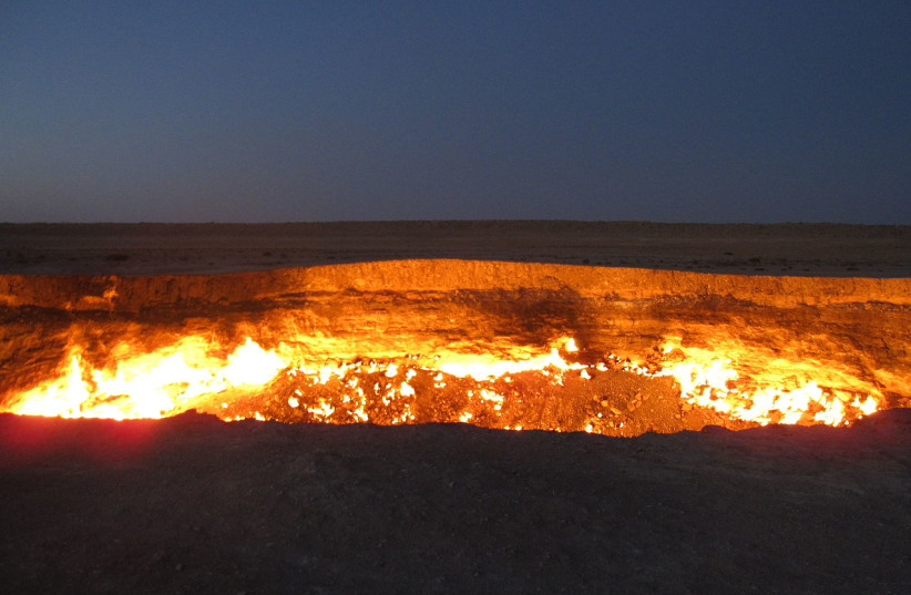  The Gates of Hell gas fire in Turkmenistan. (credit: Wikimedia Commons)