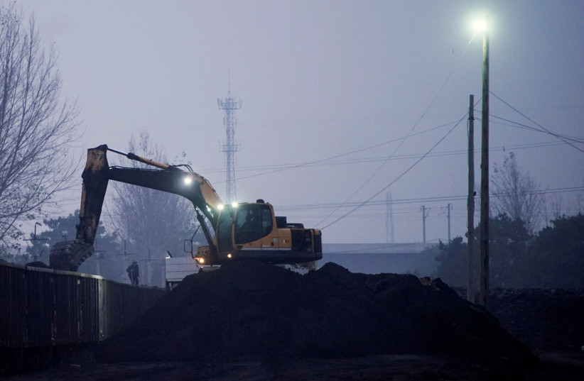  Excavator loads coal to a train in Pingdingshan, Henan province, China November 4, 2021.  (credit: REUTERS/ALY SONG/FILE PHOTO)