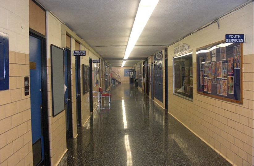  Hallway in reading high school in Reading, Ohio. (credit: MarkDonna/Wikimedia Commons)