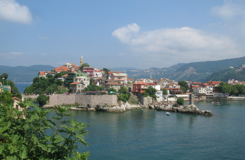 Castle in Amasra, Turkey (credit: BABBSACK/CC BY-SA 3.0 (https://creativecommons.org/licenses/by-sa/3.0)/VIA WIKIMEDIA COMMONS)