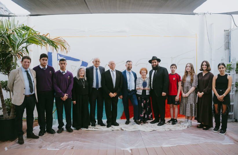  MOTL leadership, Eitan Neishlos, Eve Kugler' Rabbi Duchman & youth (credit:  2xceed)