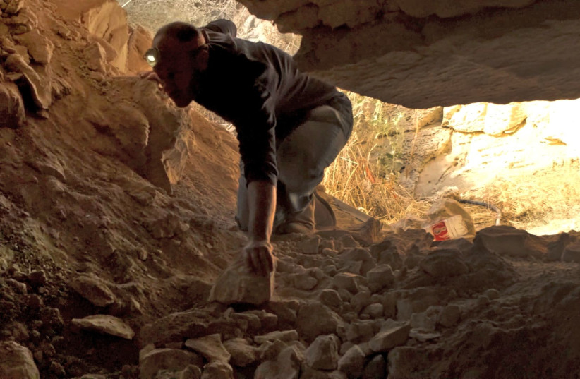 Antiquities robbers caught desecrating ancient well looking for treasure - Vimarsana News