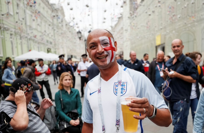   An English fan drinks beer before a World Cup match at a cafe in Moscow, Russia on July 3, 2018 (photo credit: REUTERS/GLEB GARANICH)