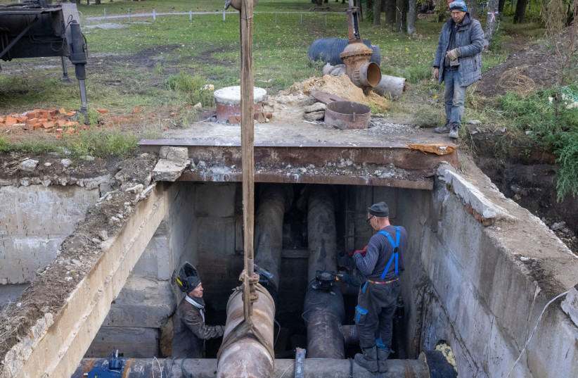  Workers repair a heating system pipeline, as Russia's attack on Ukraine continues, in Saltivka neighbourhood of Kharkiv, Ukraine, September 22, 2022. (credit: REUTERS/UMIT BEKTAS)