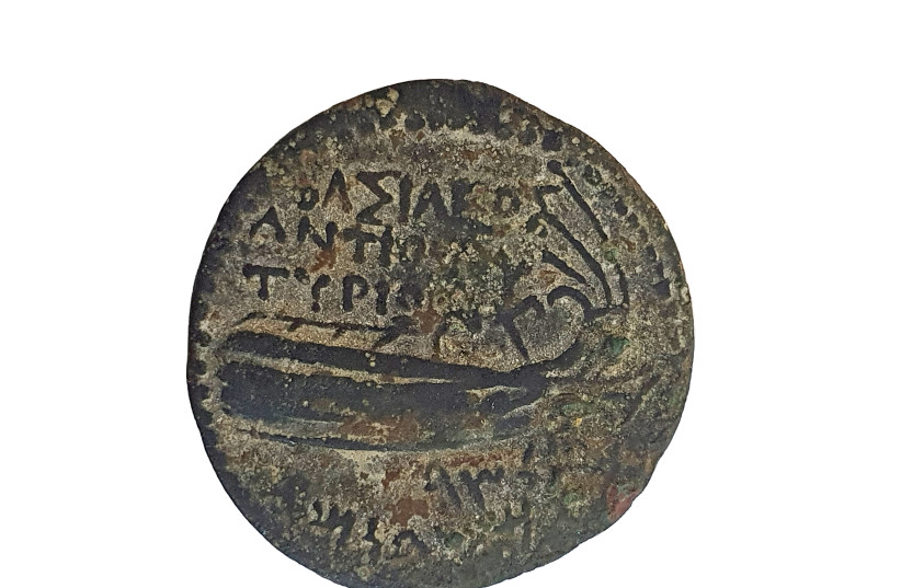  The Antiochus IV coin discovered in the Antiquities Authority said of the illegal artifacts digger. (photo credit: NIR DISTELFELD/ ISRAEL ANTIQUITIES AUTHORITY)