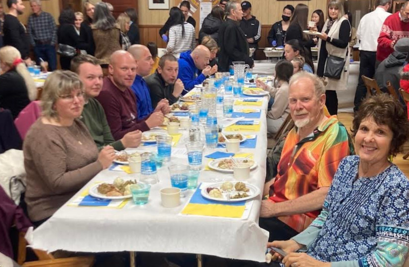  Ukrainian evacuees celebrate a pre-Thanksgiving meal at the Ukrainian American Civic Center in Buffalo, New York. (photo credit: JFNA)