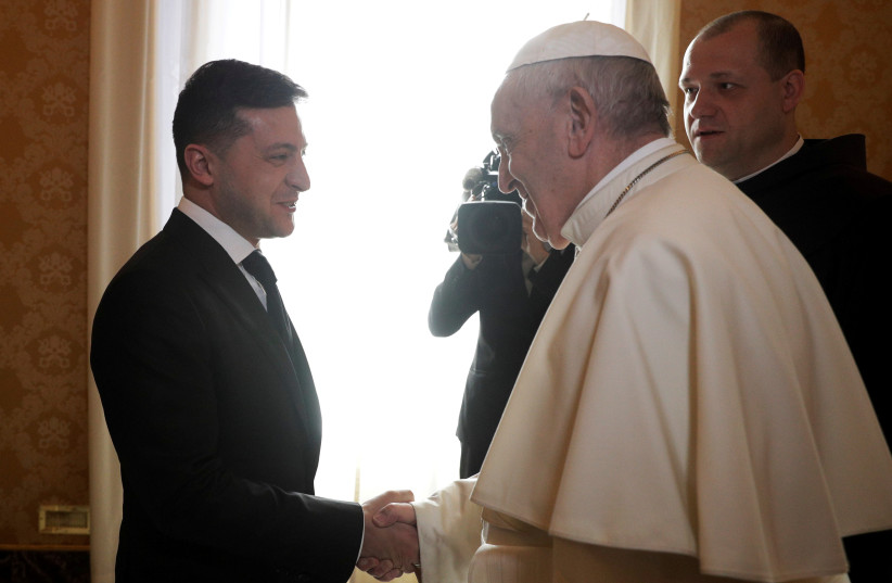  Pope Francis meets with Ukrainian President Volodymyr Zelensky during a private audience at the Vatican, February 8, 2020. (credit: GREGORIO BORGIA/POOL/REUTERS)