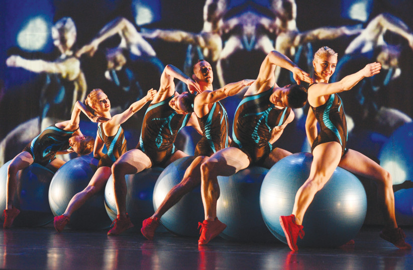  SCENES FROM the Momix presentation of ‘Alice.’ (photo credit: Quinn Pendleton/Equilibre Monaco)