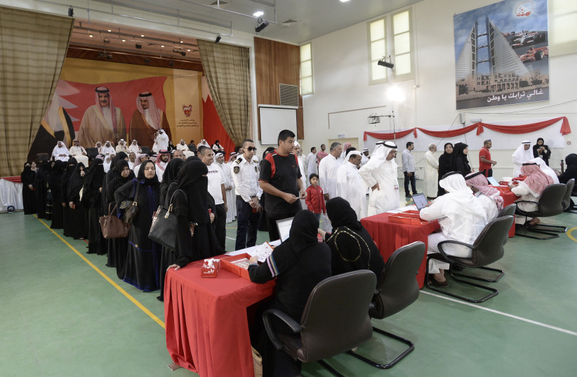 Voters queue up during parliamentary elections, at a polling station set up at the Seef Mall shopping centre in Manama, November 22, 2014. (photo credit: REUTERS/STRINGER)