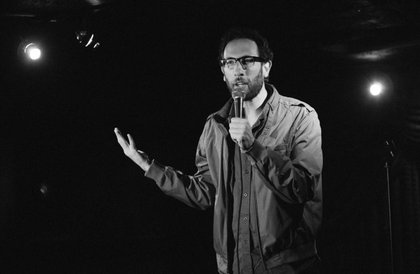 Ari Shaffir performing in 2013. (credit: CLEFTCLIPS FROM LOS ANGELES/CC BY 2.0 (https://creativecommons.org/licenses/by/2.0)/VIA WIKIMEDIA)
