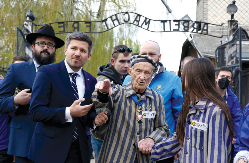  Holocaust survivor Edward Mosberg and his relatives take part in the International March of the Living through the grounds of the former Auschwitz death camp on April 28. Mosberg died at his home in New Jersey on September 21 at the age of 96. (photo credit: KACPER PEMPEL/REUTERS)