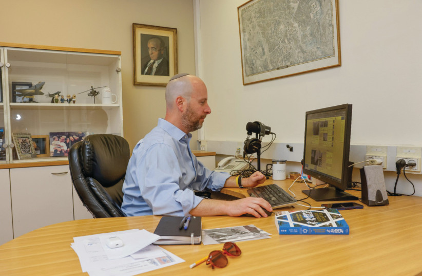  EDITOR-IN-CHIEF Yaakov Katz in his office. Behind him – a portrait of founder Gershon Agron. (credit: MARC ISRAEL SELLEM)