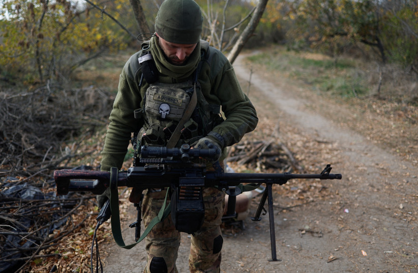  Ukrainian serviceman Yuriy shows a machine gun captured from Russian troops, amid Russia's attack on Ukraine, at a position on a frontline in Mykolaiv region, Ukraine October 21, 2022. (credit: VALENTYN OGIRENKO/REUTERS)