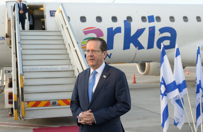  President Isaac Herzog takes off towards Bahrain for a historic presidential visit. (credit: AMOS BEN GERSHOM/GPO)
