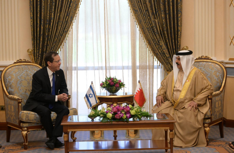  President Isaac Herzog meets with Bahrain's King Hamad bin Isa Al Khalifa. (photo credit: AMOS BEN-GERSHOM/GPO)