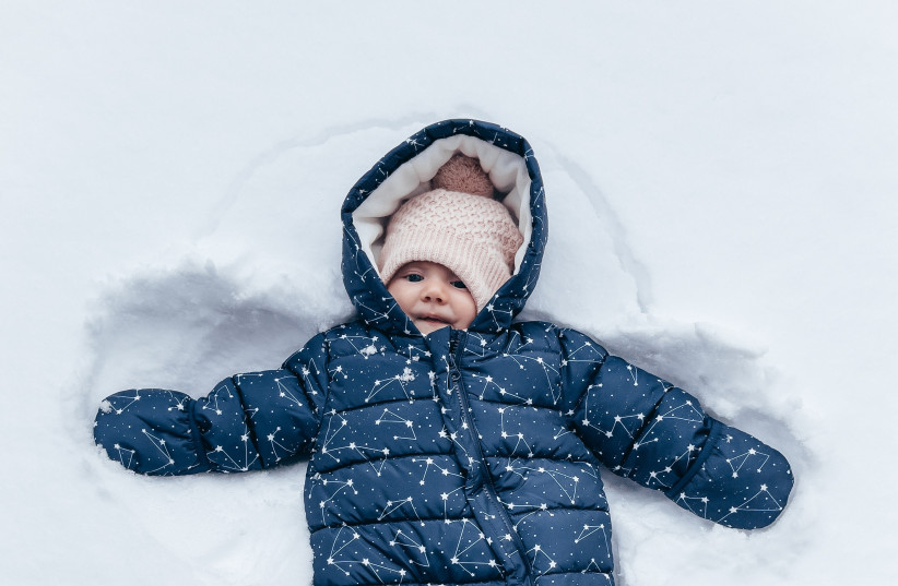  A baby in snow (credit: PEXELS)