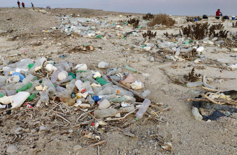  Plastic garbage is seen cluttering the shores of Israel's Dead Sea. (photo credit: Dr. Gur Mizrahi)