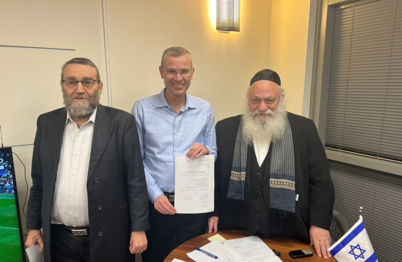  United Torah Judaism MKs Yitzchak Goldknopf and Moshe Gafni sign a coalition agreement with Likud, December 6, 2022. (photo credit: UNITED TORAH JUDAISM)