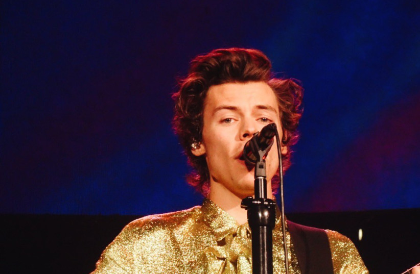 Harry Styles at the Denver show 2018 in his Live On Tour. (credit: Wikimedia Commons)