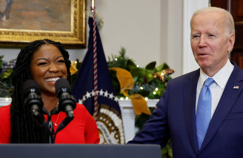  Cherelle Griner and U.S. President Joe Biden talk to reporters about the release by Russia of WNBA basketball star Brittney Griner, during an event in the Roosevelt Room at the White House in Washington, U.S. December 8, 2022 (credit: REUTERS/JONATHAN ERNST)