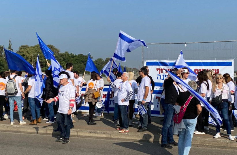  Protestors identified with Yair Lapid's Yesh Atid party gather at the KKL Bridge in Jerusalem on Friday morning to protest the incoming government.  (credit: AVSHALOM SASSONI/MAARIV)