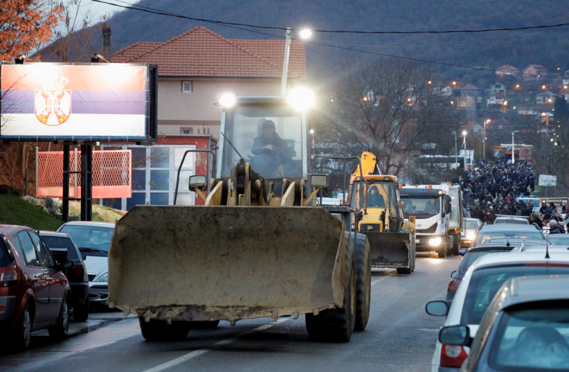  Kosovo Serbs block the road near the village of Rudine, North Mitrovica, Kosovo December 10, 2022 (photo credit: OGNEN TEOFILOVSKI/REUTERS)