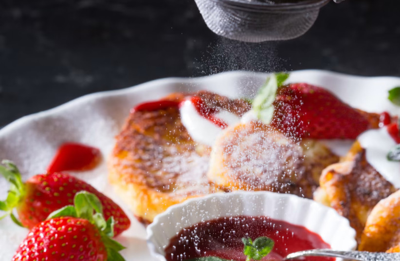 Sweet cheese latkes with strawberry syrup (credit: DROR EINAV/WALLA)