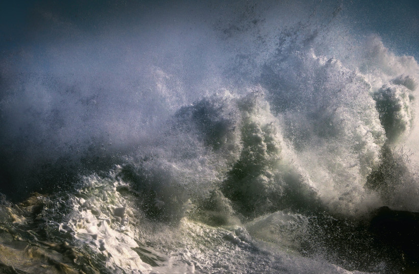  Rough, dangerous waves in the ocean (Illustrative) (photo credit: PEXELS)
