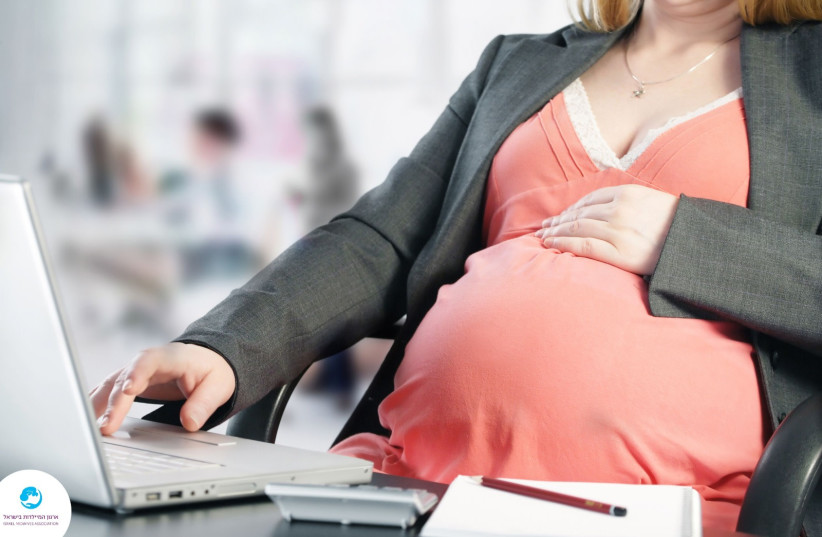   Pregnant woman scrolls on her computer (Illustrative) (credit: Israel Midwives Organization)
