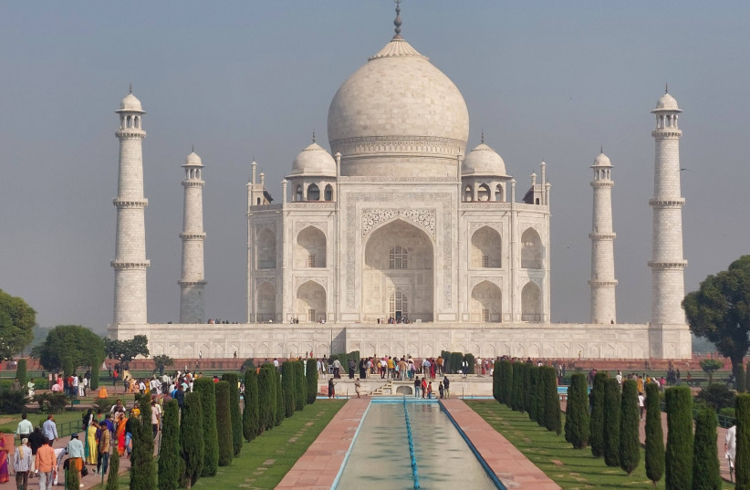 The Taj Mahal  in Agra  (photo credit: @MarkDavidPod   )