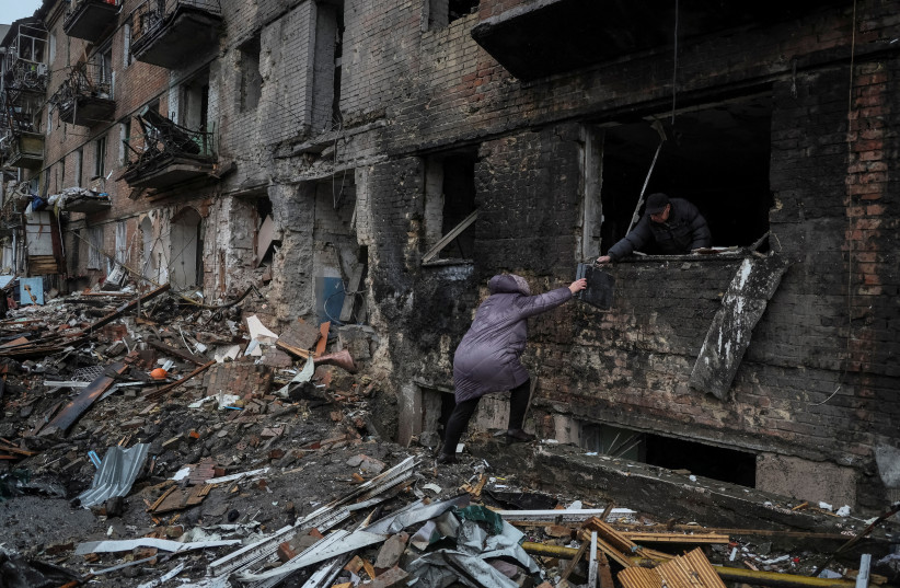  Local residents take things from their residential building destroyed by a Russian missile attack, as Russia's attack on Ukraine continues, in the town of Vyshhorod, near Kyiv, Ukraine November 24, 2022.  (credit: REUTERS/GLEB GARANICH)