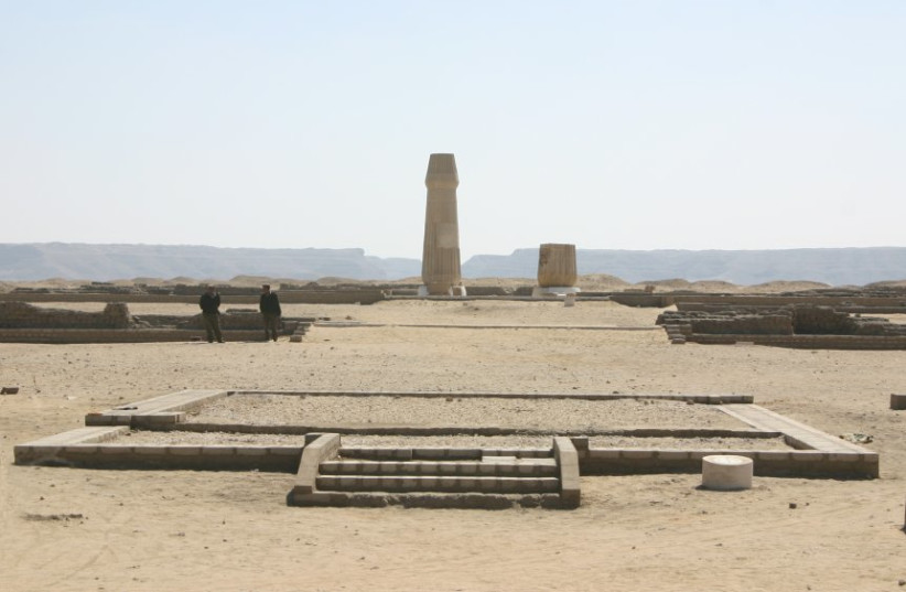 Small Temple of Aten (credit: MARKH/CC BY-SA 3.0 (http://creativecommons.org/licenses/by-sa/3.0/)/VIA WIKIMEDIA COMMONS)