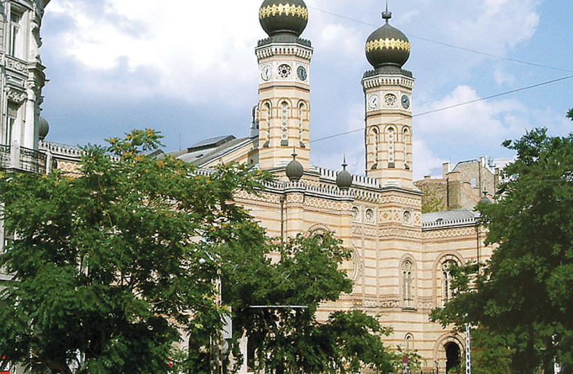  The Great Synagogue of Pest is said to be the largest synagogue in Europe. (photo credit: OsvátA/Hungarian Wikipedia)
