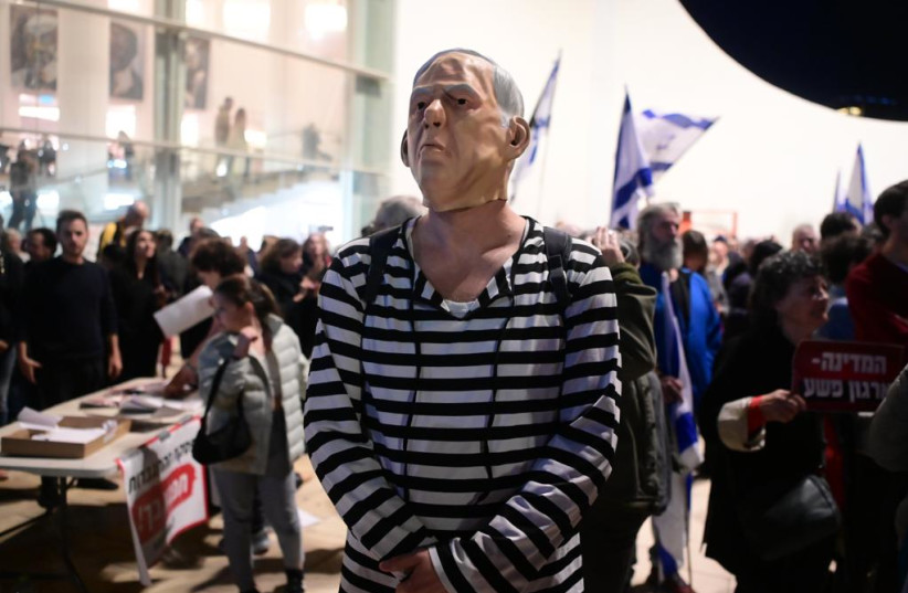 Demonstration in Tel Aviv against new gov't. (credit: AVSHALOM SASSONI/MAARIV)